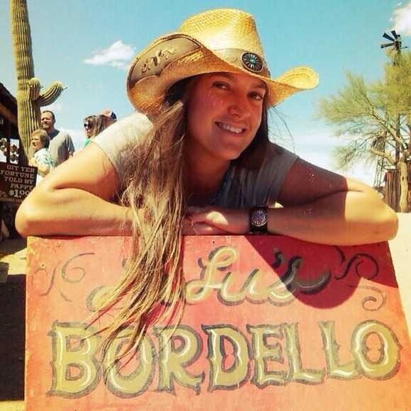 🌿Meet your Posher, Lauraleaf🌿 - Picture 5 of 6